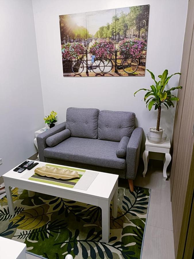 Home Away From Home Manila Esterno foto