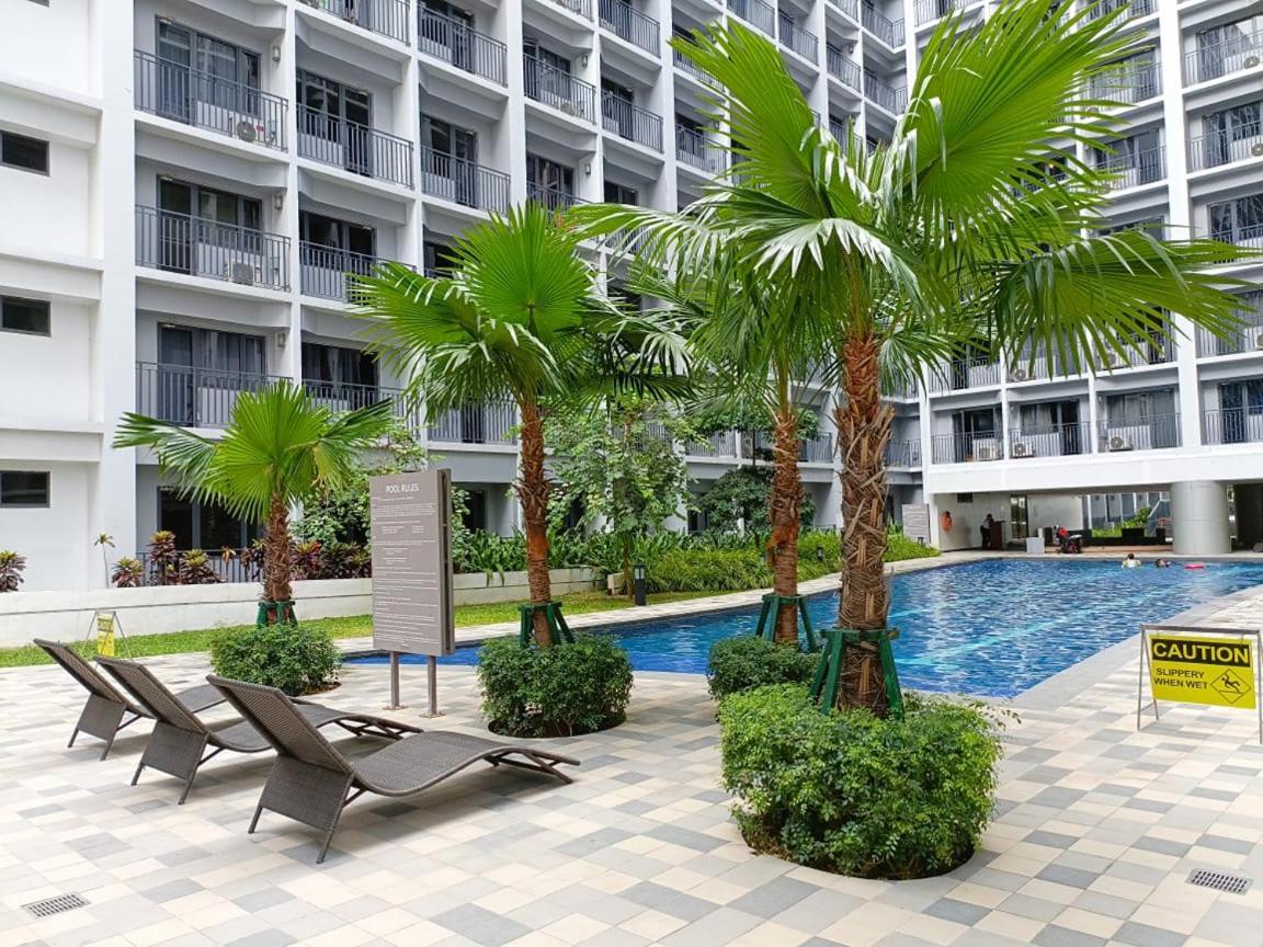 Home Away From Home Manila Esterno foto