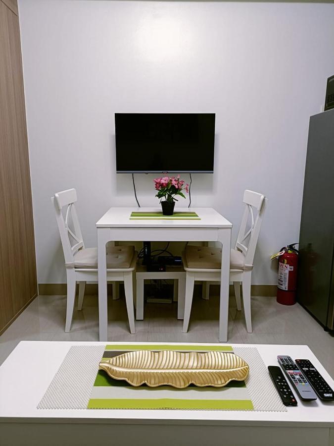 Home Away From Home Manila Esterno foto